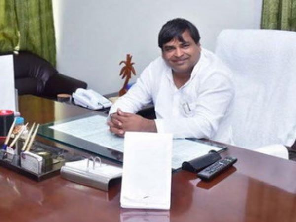 woman who filed rape case the against the SP leader gayatri prasad prajapati overturned from his statement woman who filed rape case the against the SP leader gayatri prasad prajapati overturned from his statement