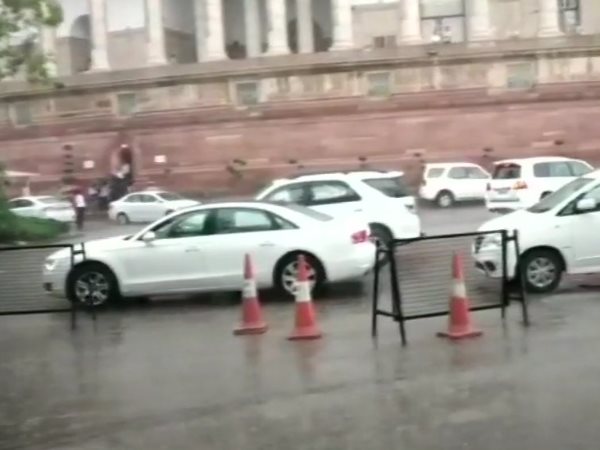 weather Rain lashes parts of Delhi ncr weather Rain lashes parts of Delhi ncr