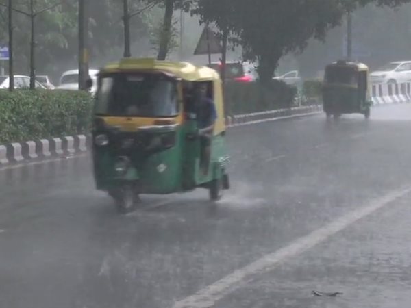 weather Rain lashes parts of Delhi ncr weather Rain lashes parts of Delhi ncr