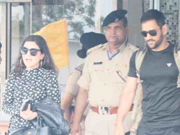 धोनी को लेकर हिमाचल की सियासत में घमासान, राजनीति ने पकड़ा जोर धोनी को लेकर हिमाचल की सियासत में घमासान, राजनीति ने पकड़ा जोर