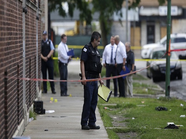 Chicago gun violence: 4 killed, 40 shot in 14 hours Chicago gun violence: 4 killed, 40 shot in 14 hours