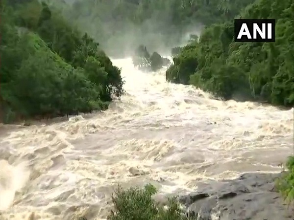 Red Alert for Idukki, Wayanad and other 5 districts of kerala Red Alert for Idukki, Wayanad and other 5 districts of kerala