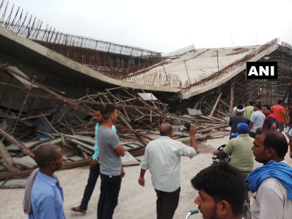 Lintel of a flyover on National Highway 28 collapsed in Basti, 4 people injured Lintel of a flyover on National Highway 28 collapsed in Basti, 4 people injured