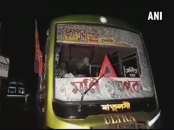 'एंटी बंगाल बीजेपी वापस जाओ' के लगे पोस्टर