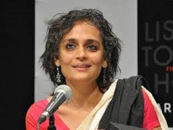 अरुंधति रॉय का बड़ा आरोप