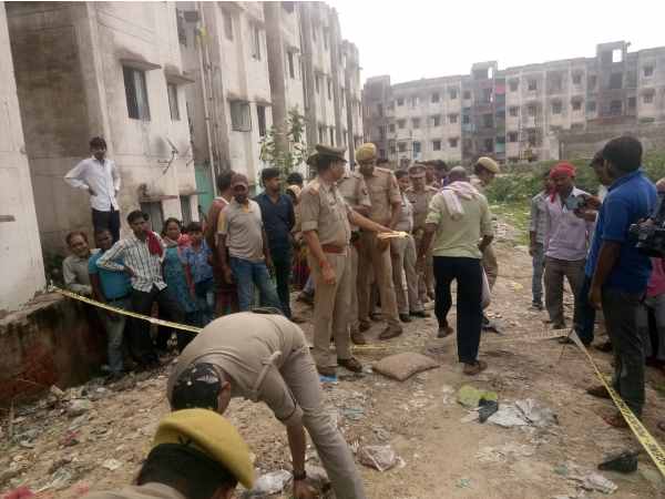 a woman and three minor daughters found dead in Etawah a woman and three minor daughters found dead in Etawah
