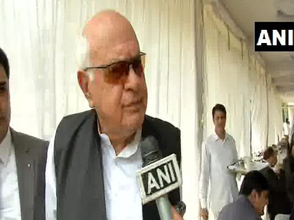 Former Jammu Kashmir CM Farooq Abdullah says not allow to change article 35A Former Jammu Kashmir CM Farooq Abdullah says not allow to change article 35A