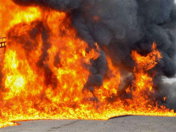 इटलीः बोलोग्ना के नजदीक हाइवे पर भीषण धमाका, ब्रिज ढहने से एक की मौत इटलीः बोलोग्ना के नजदीक हाइवे पर भीषण धमाका, ब्रिज ढहने से एक की मौत