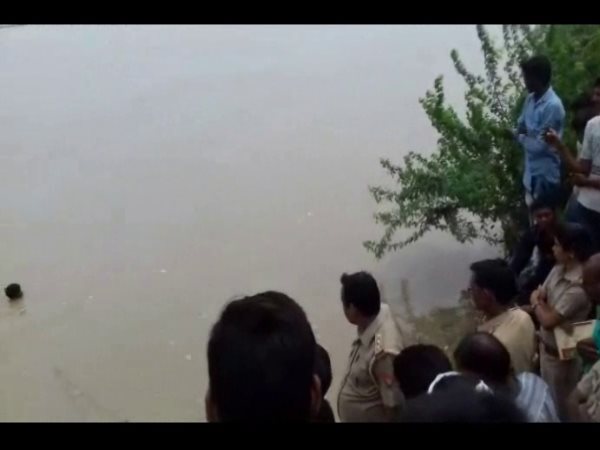 kanpur 3 girls drawn in ganga river one died and one lost kanpur 3 girls drawn in ganga river one died and one lost