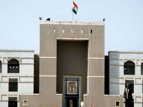 कोर्ट ने दी प्रेमी जोड़े को साथ रहने की अनुमति