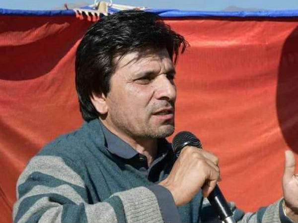 शिक्षा का प्रसार करना चाहते हैं खान