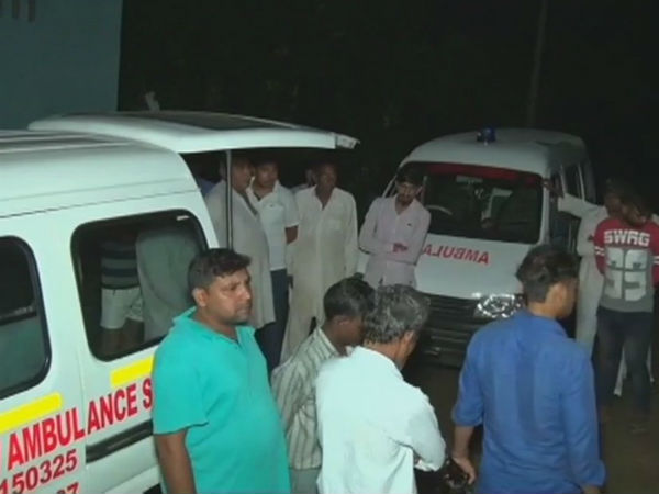 मध्यप्रदेश: शव यात्रा में पैसे लूट रहे मासूम को मृतिका के परिजन ने उठाकर पटका, बच्चे की हुई मौत मध्यप्रदेश: शव यात्रा में पैसे लूट रहे मासूम को मृतिका के परिजन ने उठाकर पटका, बच्चे की हुई मौत