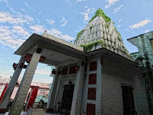 नेपालियों द्वारा ही होती है देखरेख