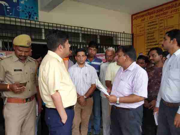 DM inspection in district hospital in shahjahanpur DM inspection in district hospital in shahjahanpur