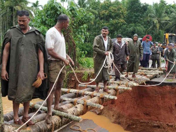 सेना ने बनाए अस्थायी ब्रिज