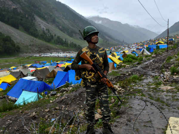 एक दिन के लिए रोकी गई अमरनाथ यात्रा
