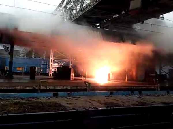fire in Jhansi railway station fire in Jhansi railway station
