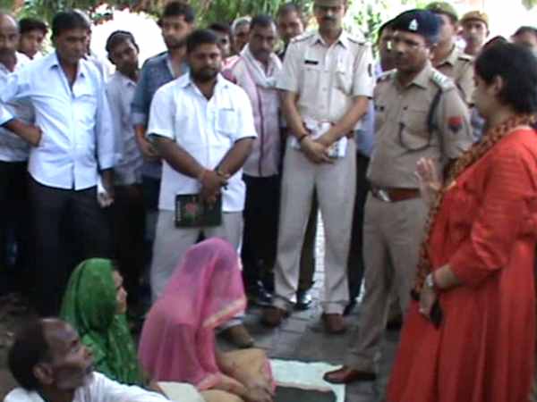Family sitting on a hunger strike to search for daughter in kannauj Family sitting on a hunger strike to search for daughter in kannauj