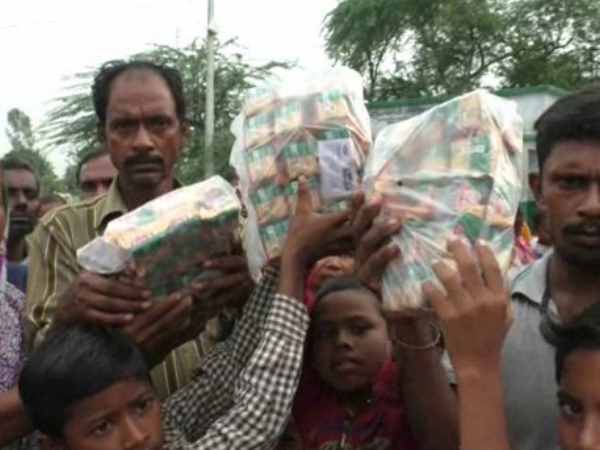 Kanpur administration distributed only 3 packets of biscuit among flood affected 100 families Kanpur administration distributed only 3 packets of biscuit among flood affected 100 families