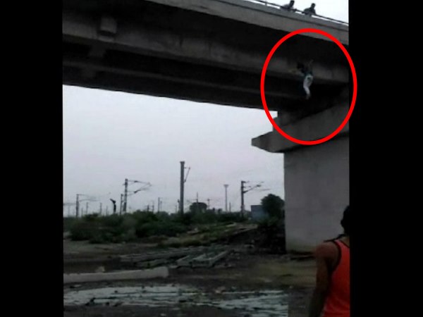 kanpur girl jumped from over bridge watch the live video kanpur girl jumped from over bridge watch the live video