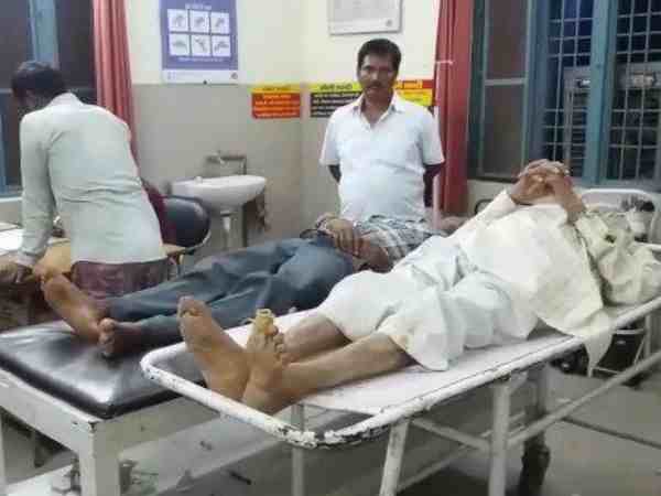 शामली: हर वो इमारत गिरी जिसके नीचे लोगों ने लिया था आसरा, हादसे में 15 लोग घायल शामली: हर वो इमारत गिरी जिसके नीचे लोगों ने लिया था आसरा, हादसे में 15 लोग घायल