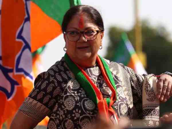 वसुंधरा राजे के काफिले पर पथराव करने वाले 17 गिरफ्तार 55 पर मामला दर्ज, राजनीति तेज वसुंधरा राजे के काफिले पर पथराव करने वाले 17 गिरफ्तार 55 पर मामला दर्ज, राजनीति तेज