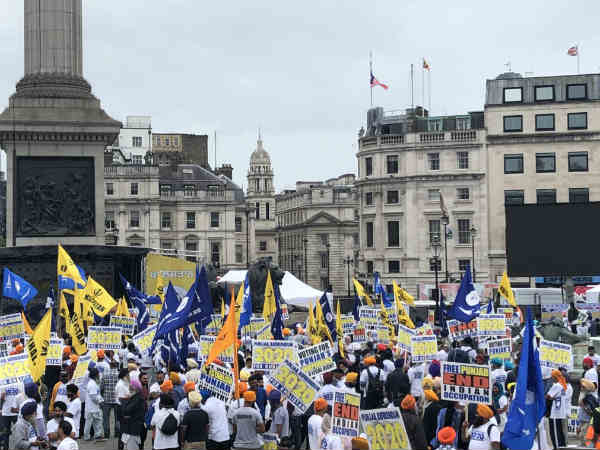london-trafalgar-square.jpg london-trafalgar-square.jpg
