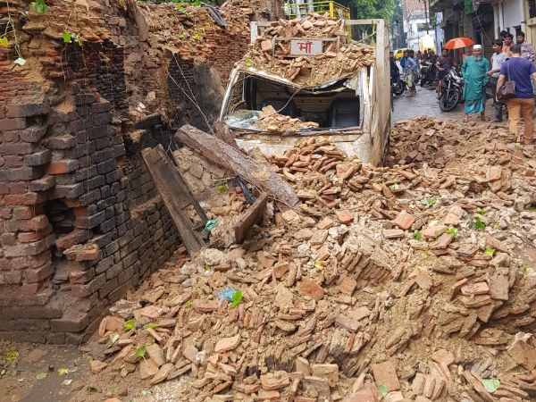 Lucknow Building collapses in Ganeshganj area following heavy rainfall Lucknow Building collapses in Ganeshganj area following heavy rainfall
