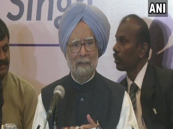 'तीन मूर्ति का स्वरूप बदलने की कोशिश ना करे मोदी सरकार'