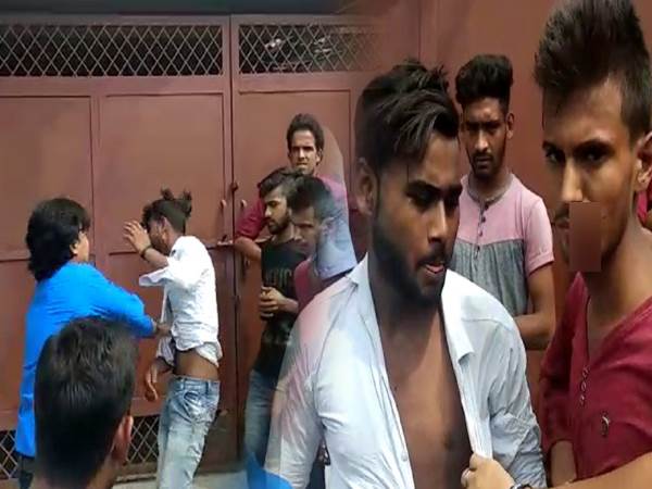 bijnor shopkeeper beaten two thieves very badly watch video bijnor shopkeeper beaten two thieves very badly watch video