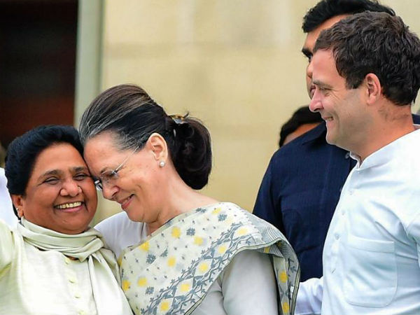 यूपी के लिए खास फॉर्म्यूले पर काम कर रही कांग्रेस