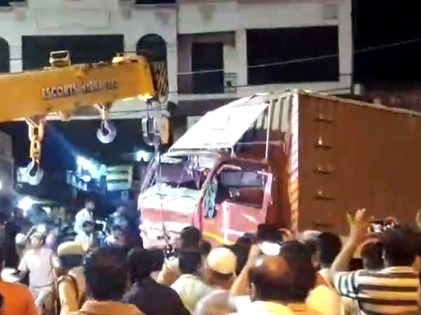Big road accident in Meerut Big road accident in Meerut