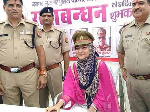 Muslim women have to make rakhi tied to police officers in mujaffarnagar Muslim women have to make rakhi tied to police officers in mujaffarnagar