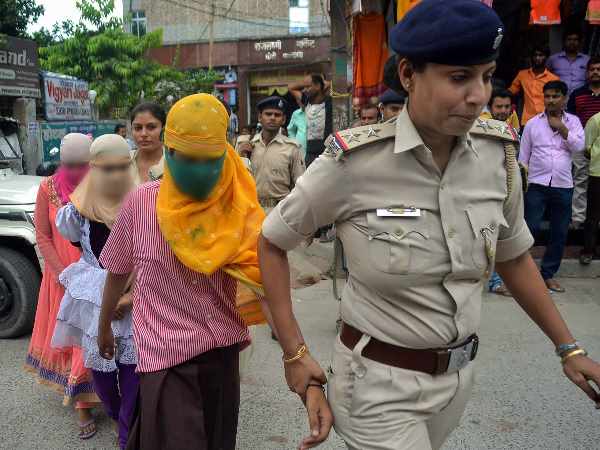 मधु की भूमिका पर भी सवाल