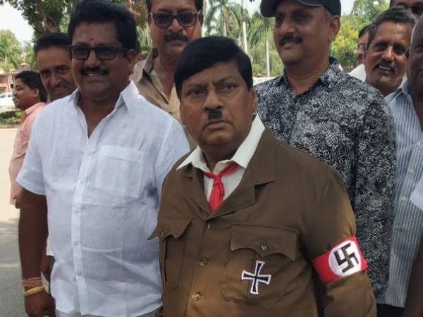 हिटलर के वेश में टीडीपी सांसद नारामल्ली शिवप्रसाद
