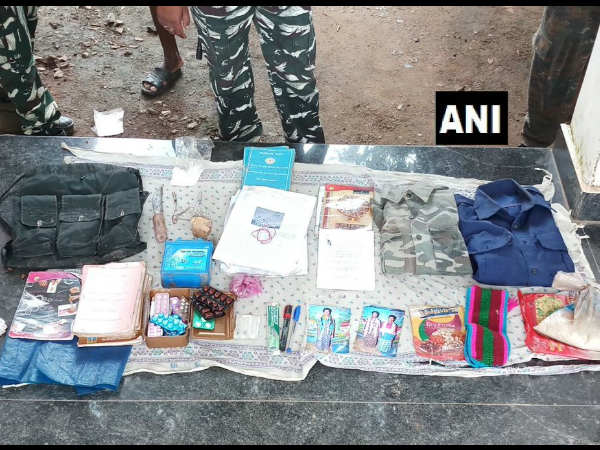 छत्तीसगढ़: बीजापुर के जंगलों में चल रहे नक्सलियों के कैंप को जवानों ने किया तबाह छत्तीसगढ़: बीजापुर के जंगलों में चल रहे नक्सलियों के कैंप को जवानों ने किया तबाह