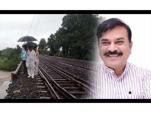 Harda MLA gets 2 km walk due to heavy rain Harda MLA gets 2 km walk due to heavy rain