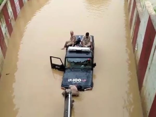 kanpur up police dial 100 drawn into water kanpur up police dial 100 drawn into water