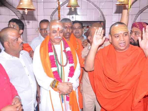 pravin togadia attacks bjp over triple talaq and ram mandir construction issue pravin togadia attacks bjp over triple talaq and ram mandir construction issue