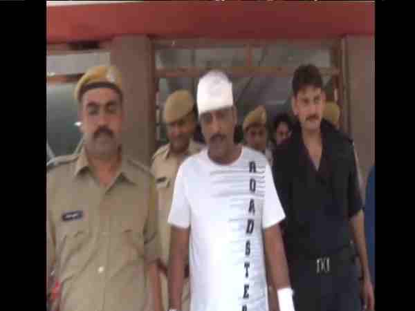 prisoner cut his hand veins in jail prisoner cut his hand veins in jail