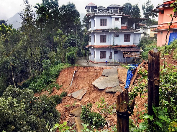 kerala: heavy rain and flood hit several areas of state, 26 dead and thousands affected kerala: heavy rain and flood hit several areas of state, 26 dead and thousands affected