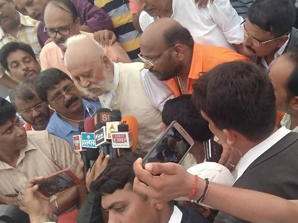 Raja Uday Pratap Singh, father of Bahubali king Bhaiya in protest against SC / ST act Raja Uday Pratap Singh, father of Bahubali king Bhaiya in protest against SC / ST act