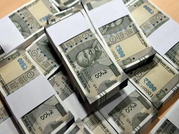 रुपये में गिरावट जारी
