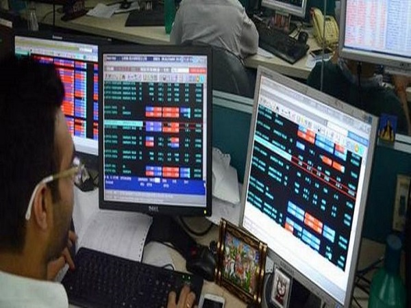 Current USD to Rupee exchange rate equals to 70.3175, Sensex crosses 38900 mark Current USD to Rupee exchange rate equals to 70.3175, Sensex crosses 38900 mark