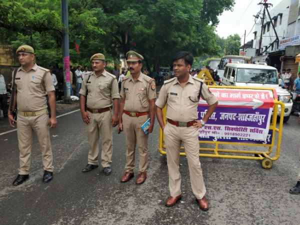 Traffic jam in Shahjahanpur road opened by SP Traffic jam in Shahjahanpur road opened by SP