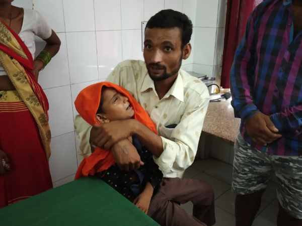 after brutally beaten up by teacher, eye of student got injured in shahjahanpur after brutally beaten up by teacher, eye of student got injured in shahjahanpur
