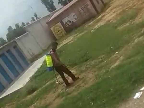 student sprayed insecticide in government school vedio viral in shamli student sprayed insecticide in government school vedio viral in shamli