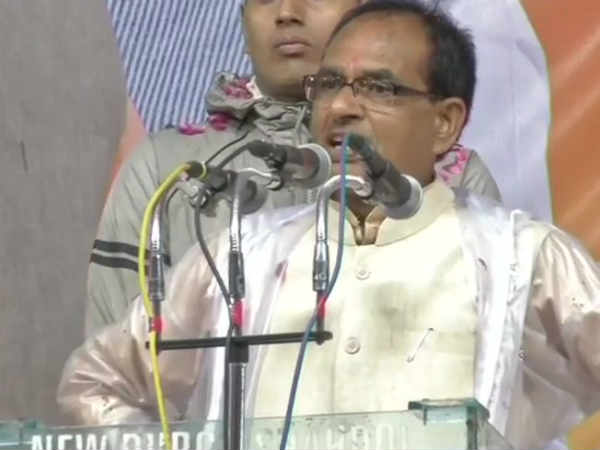 पहले भी कह चुका और अब फिर कह रहा हूं- हमारी सड़कें अमेरिका से कम नहीं: शिवराज सिंह चौहान पहले भी कह चुका और अब फिर कह रहा हूं- हमारी सड़कें अमेरिका से कम नहीं: शिवराज सिंह चौहान