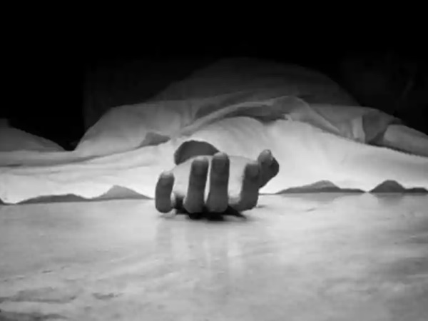 To Evade, Tamil Nadu Couple kills self on running train in nagpur To Evade, Tamil Nadu Couple kills self on running train in nagpur
