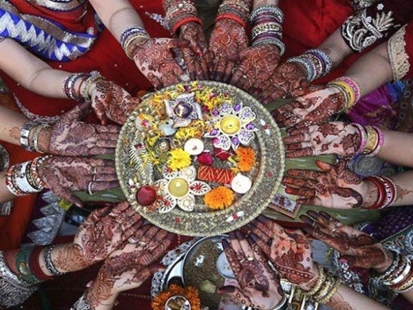 चंद्रमा को अर्घ्य देने के बाद उपवास तोड़ा जाता है